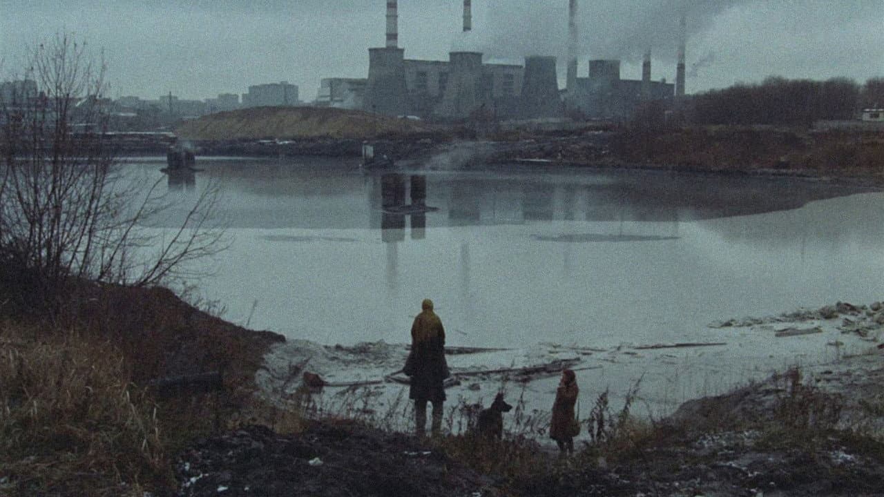 Il mondo fuori dalla Zona: industriale, amministrato, grigio.